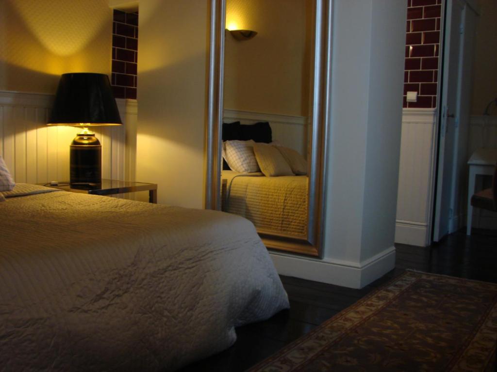 Aparthotel De Beek Anno 1410 Sint-Truiden Room photo