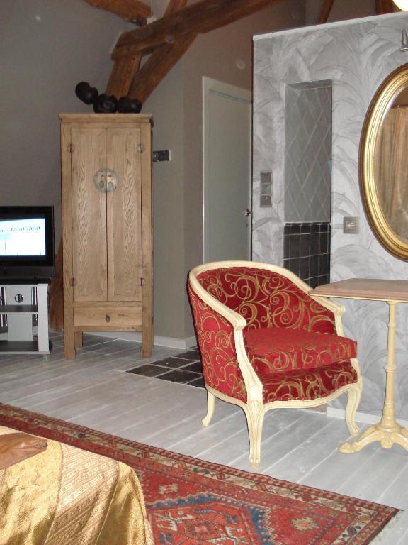 Aparthotel De Beek Anno 1410 Sint-Truiden Room photo