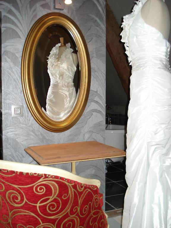 Aparthotel De Beek Anno 1410 Sint-Truiden Room photo