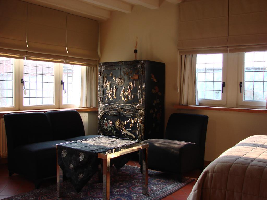 Aparthotel De Beek Anno 1410 Sint-Truiden Room photo
