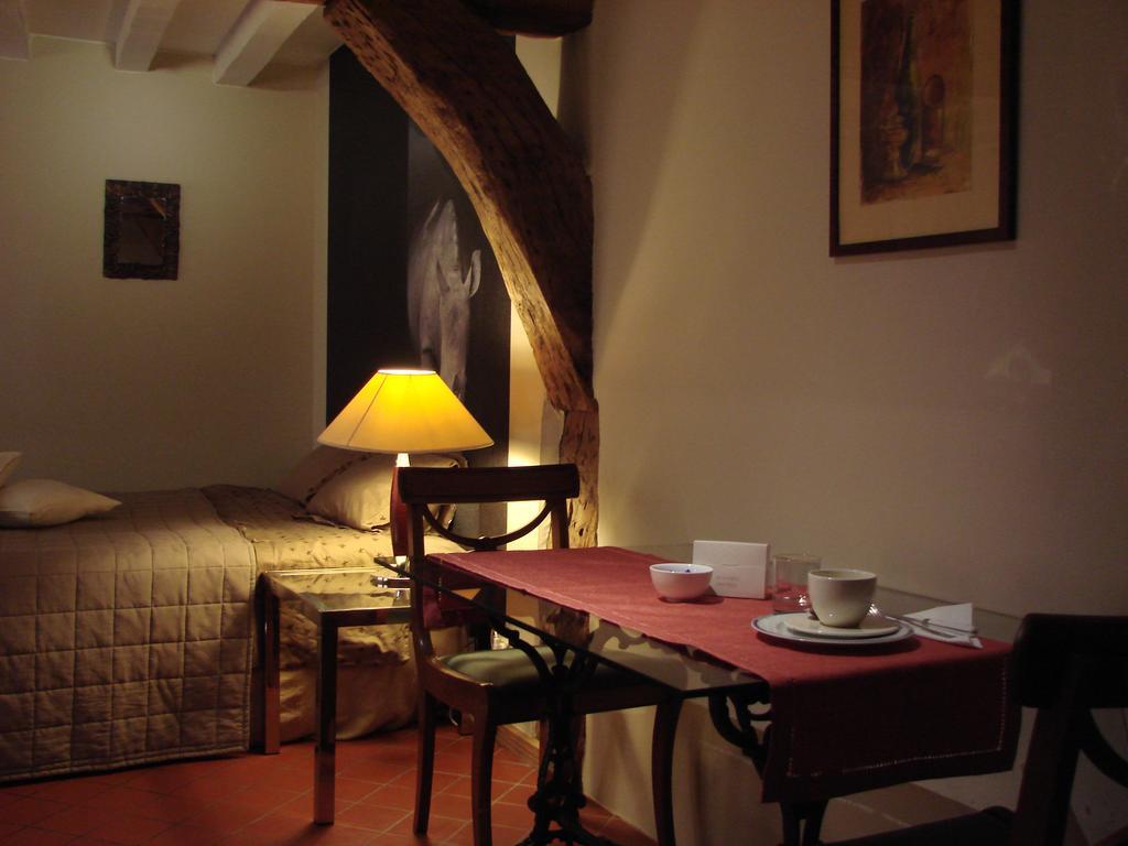 Aparthotel De Beek Anno 1410 Sint-Truiden Room photo