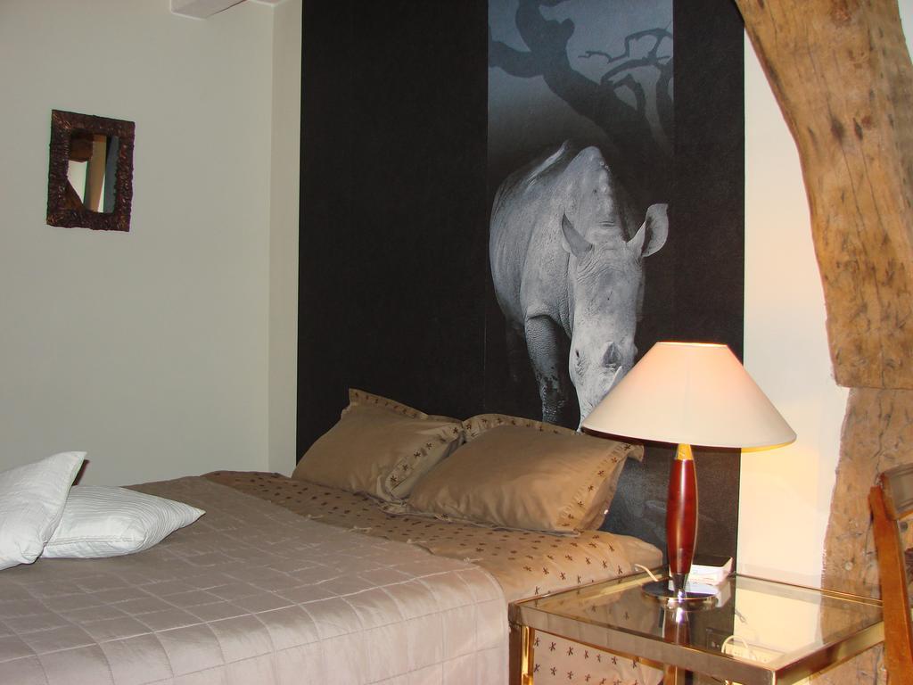 Aparthotel De Beek Anno 1410 Sint-Truiden Room photo